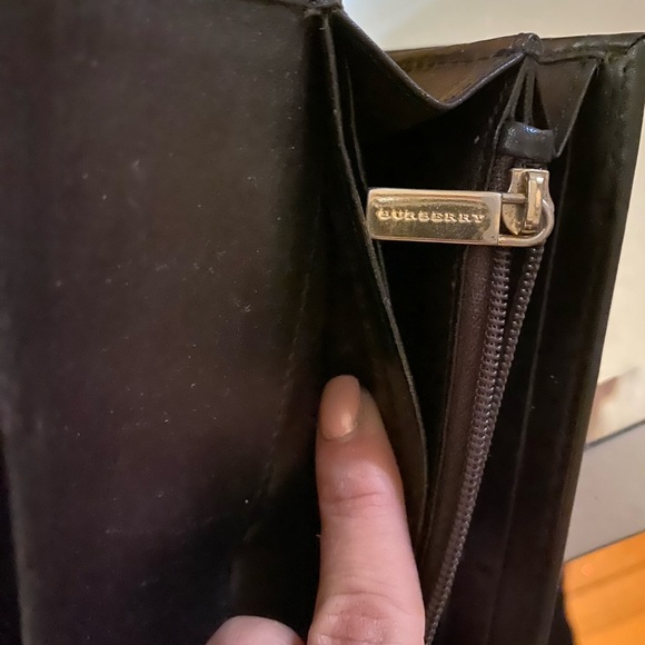 Used Burberry wallet minor marks shows use - Picture 5 of 5